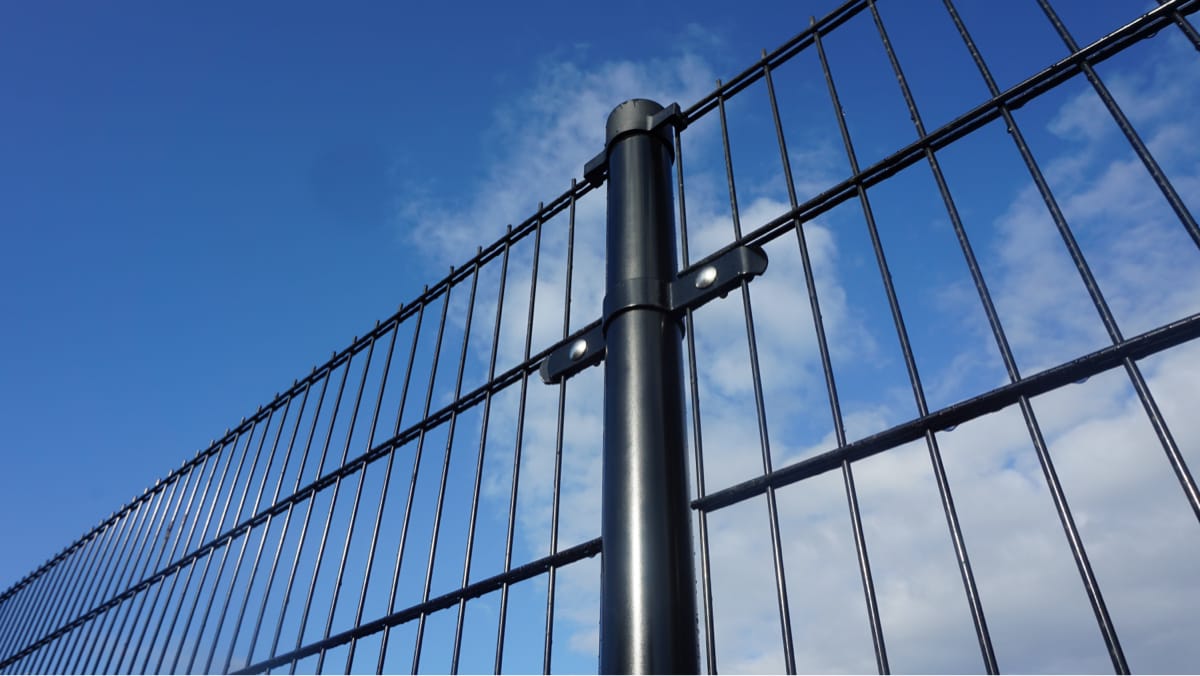 Double Wire Fence With Round Metal Fence Post